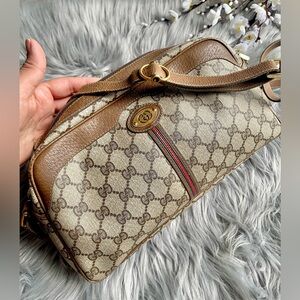 Authentic vintage Gucci GG crossbody bag 001.904.0427 (NW452)